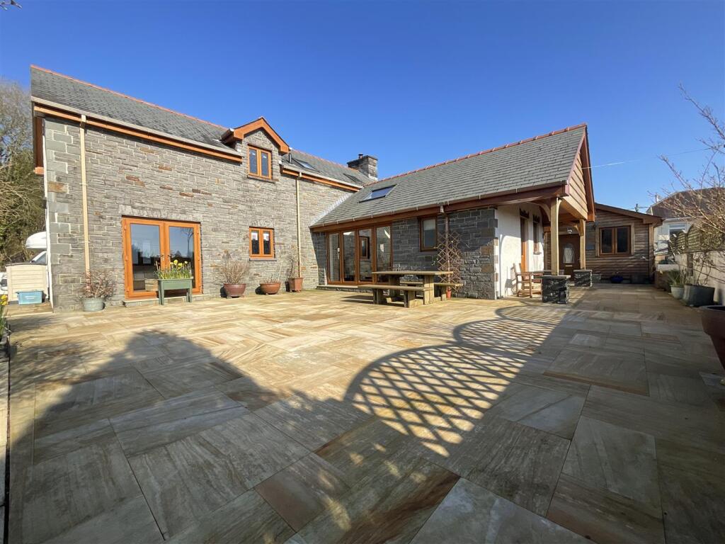 Blaenau Road, Llandybie, Ammanford photo 4