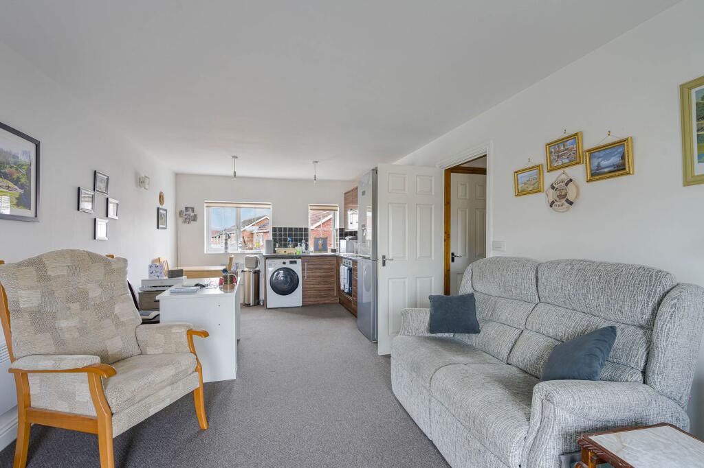Apartment in East Lindsey, Skegness - More