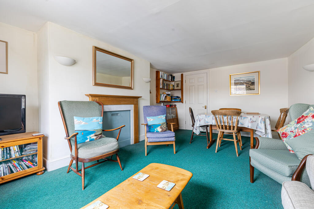 Flat 3, Hamilton Court, 95 Fore Street, Kingsbridge, Devon photo 4