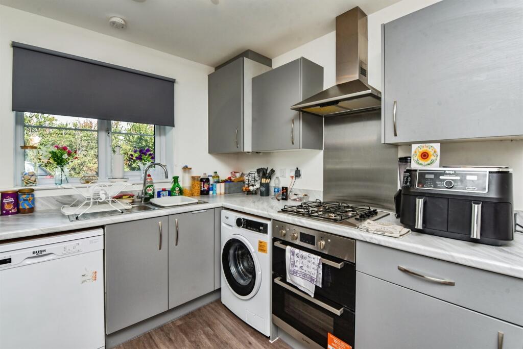 Amazon Way, Westbury photo 5