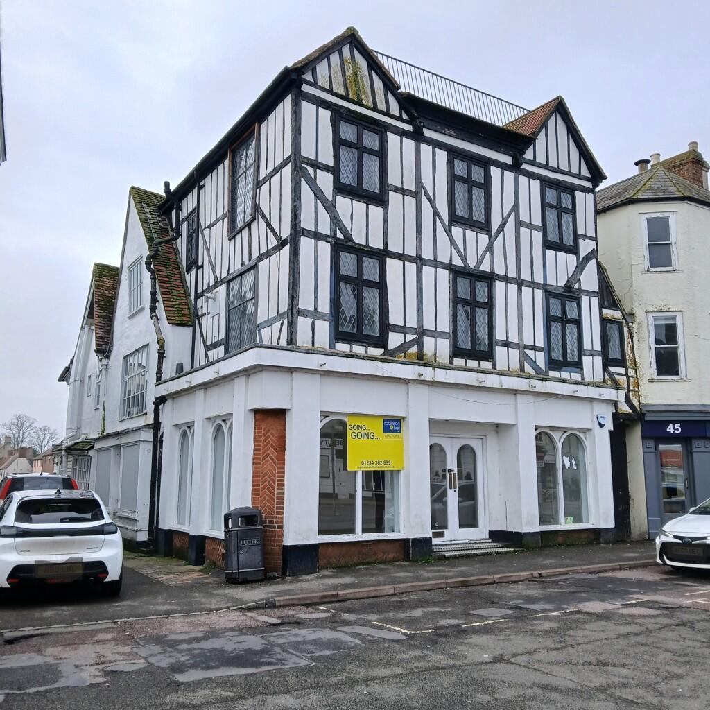 Main image of property: 46-47 Market Square, Bicester, Oxfordshire, OX26 6AJ