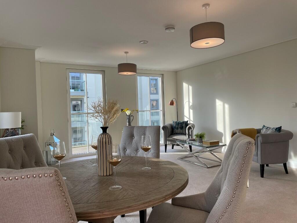 27 Pembroke Court,Marshall Walk, TW20 0LL photo 4