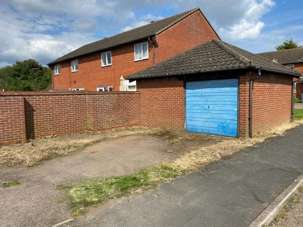 Studio parking on Bredfield Close, Felixstowe, IP11, £24,995