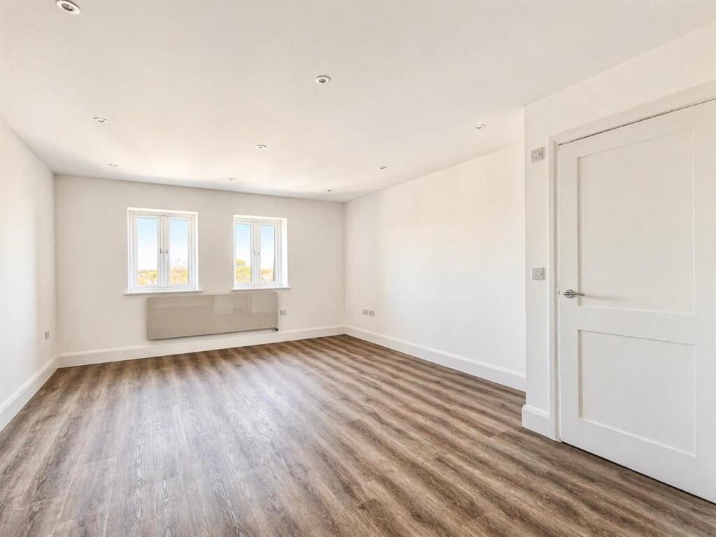 Apartment in Taunton - View 3