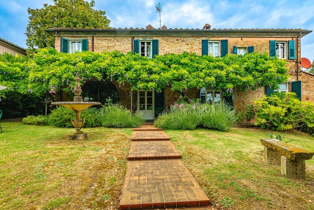 Main image of property: Tuscany, Arezzo, Foiano della Chiana