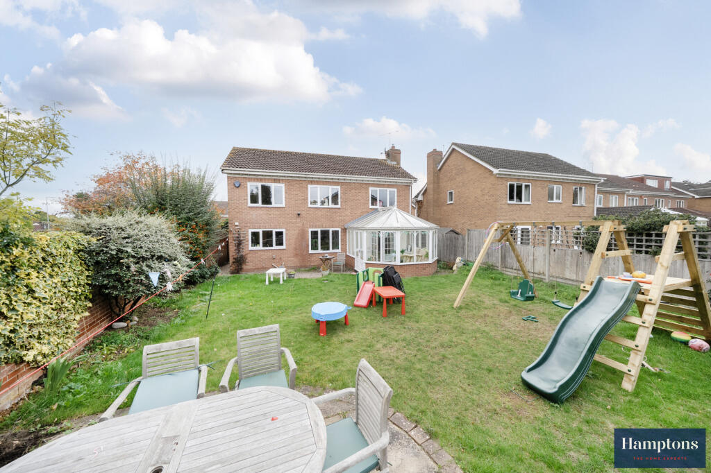 Honeysuckle Close, Hertford, SG13 photo 4