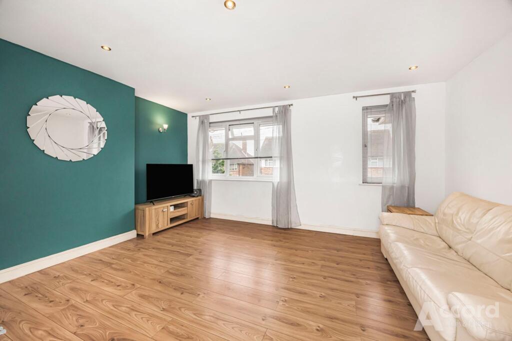 Apartment in Romford - View 3
