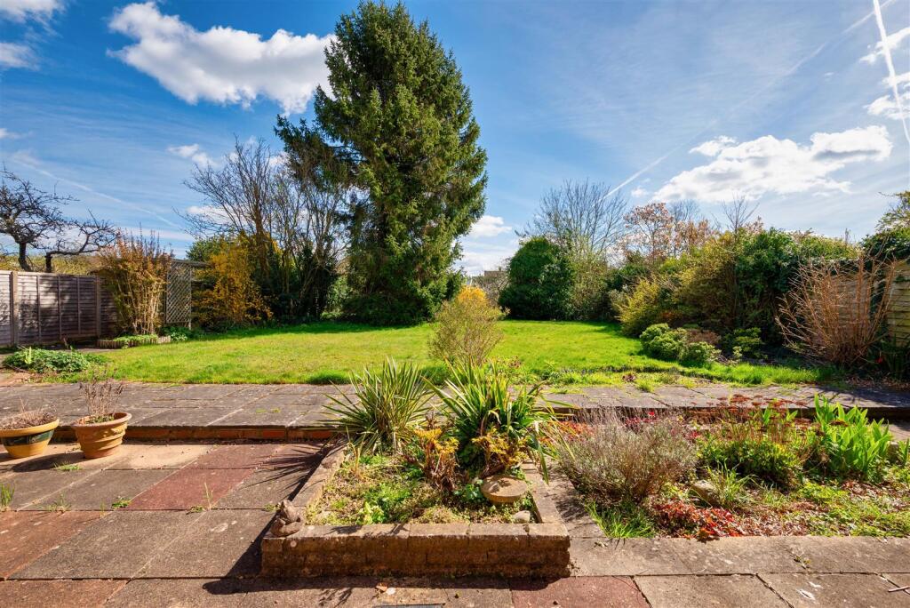 Grove Road, Sonning Common - View 2