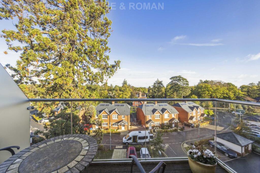 2-bed other on Lynwood Village, Ascot, £340,000