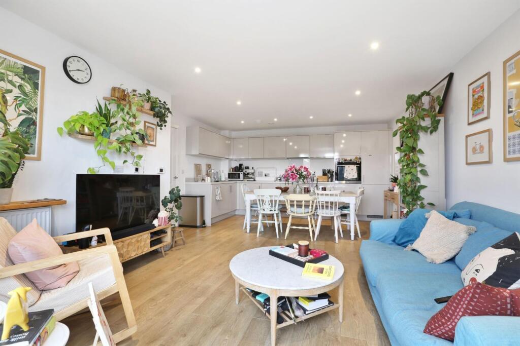 Main image of property: Lomond Grove, London, SE5