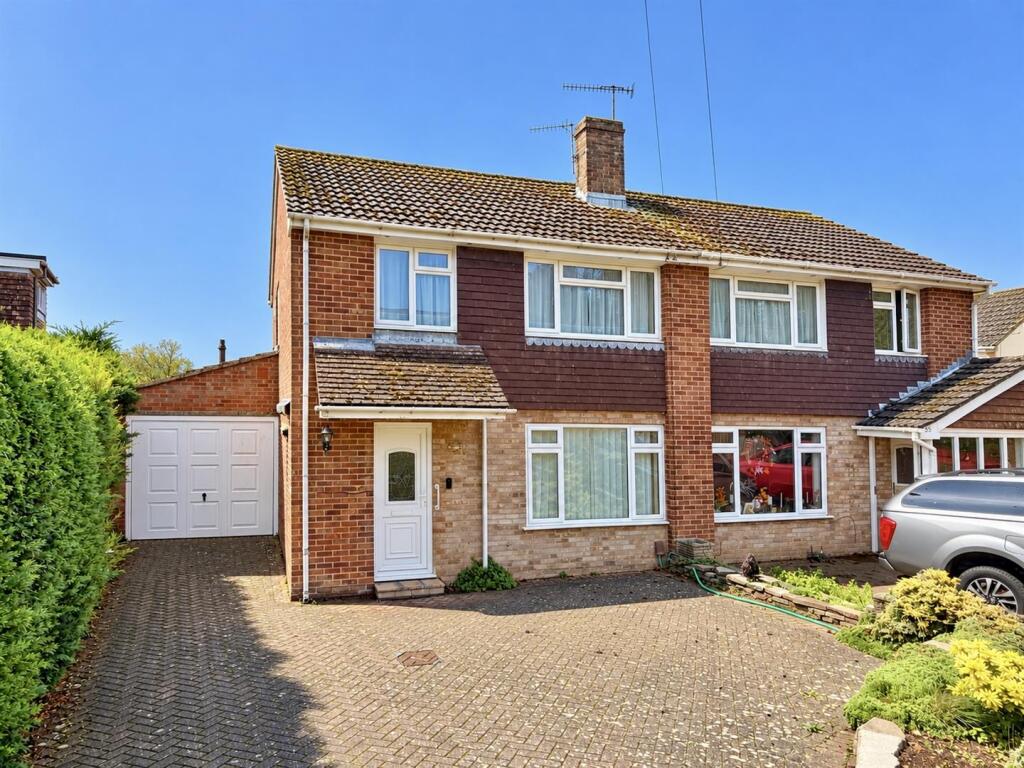 3 Bedroom Semi-Detached in SP1 1QY