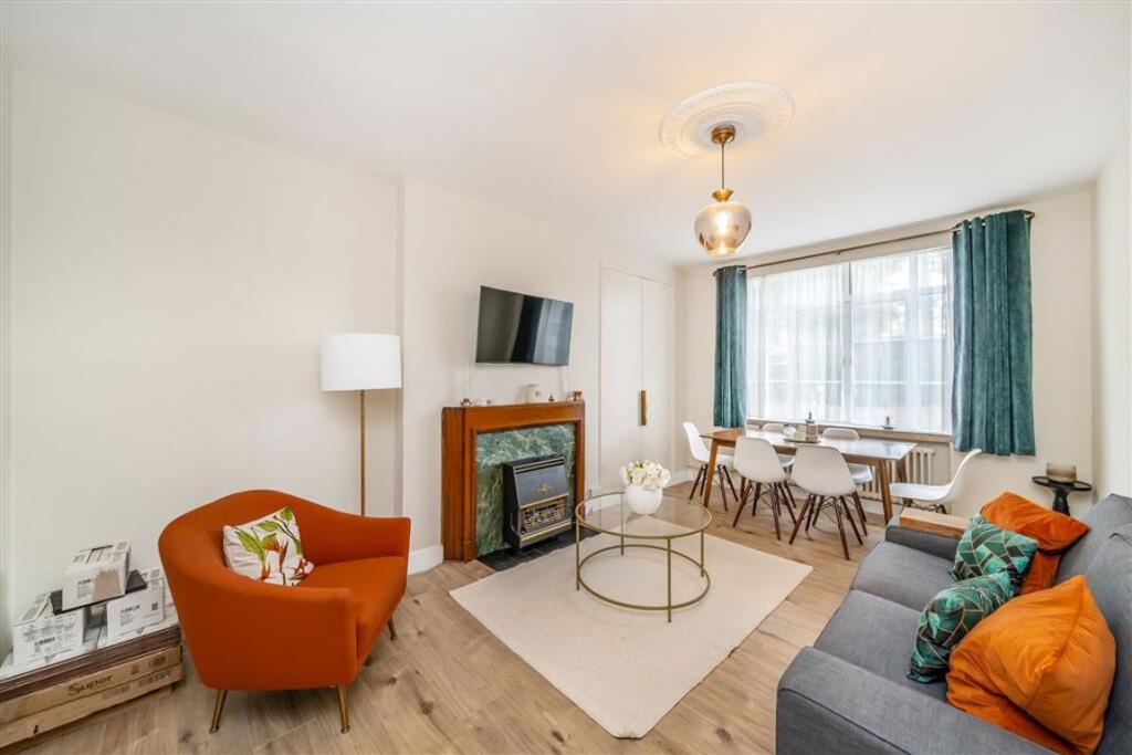Apartment in London, Brondesbury Park, Brondesbury - View 2