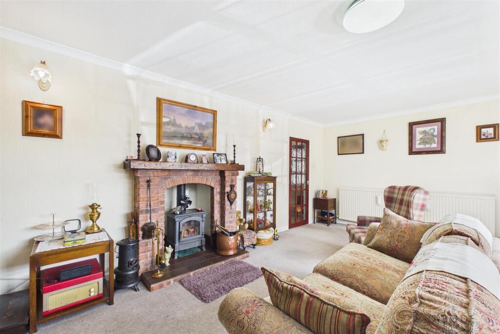 House in Stoke-on-Trent - View 4