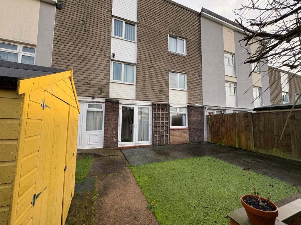 Stroud Crescent West, Bransholme, Hull, HU7 photo 4