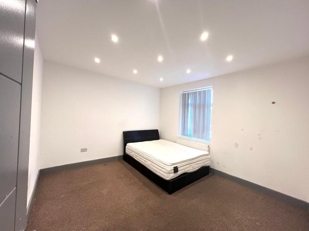 Apartment in Southall - View 3