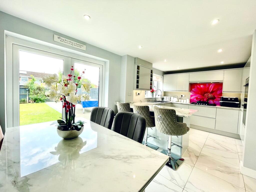 Glebe Road, Deanshanger, Milton Keynes, MK19 photo 3
