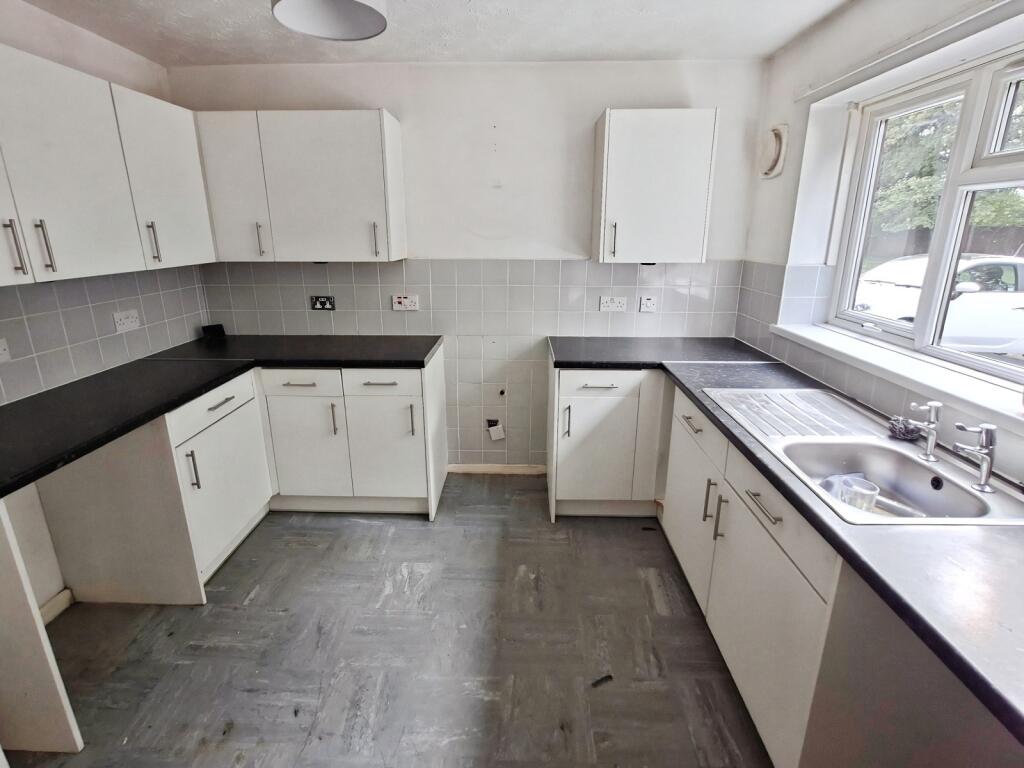Lloyd Close, Nuneaton, Warwickshire, CV11 photo 3
