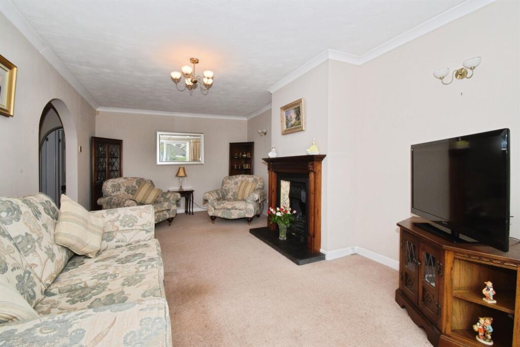 House in Oadby and Wigston, Leicestershire - More
