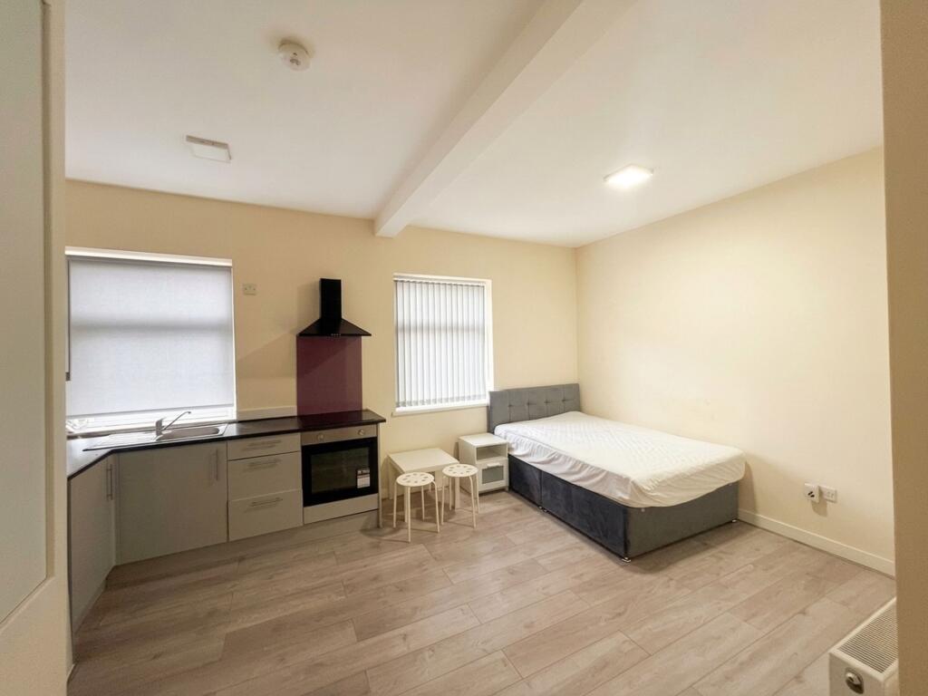 Apartment in Kirklees, West Yorkshire - View 2