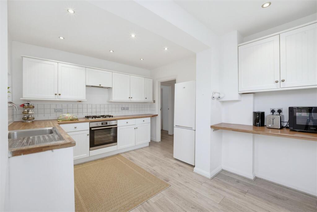 House in Slough - View 5