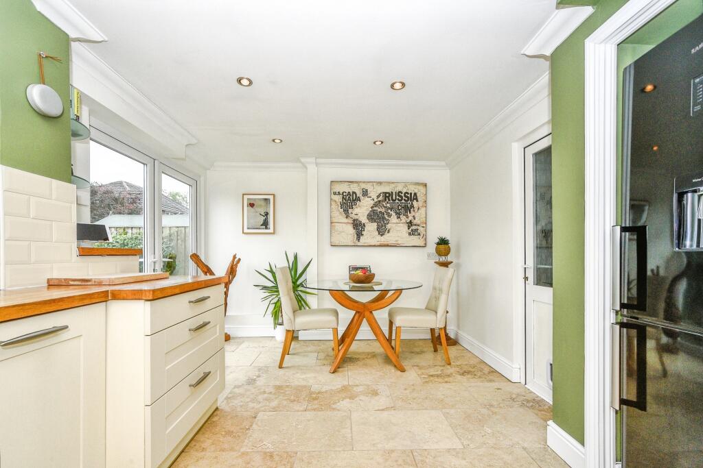 Dorchester Road - Lawn, Swindon, SN3 - More