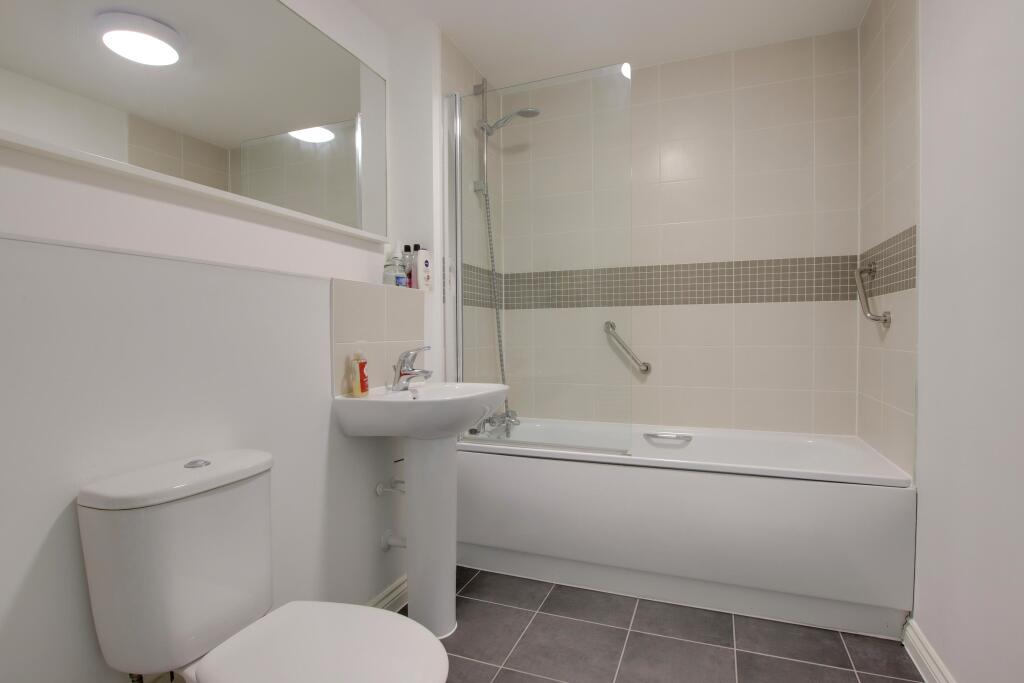Wickham Road, Fareham photo 4