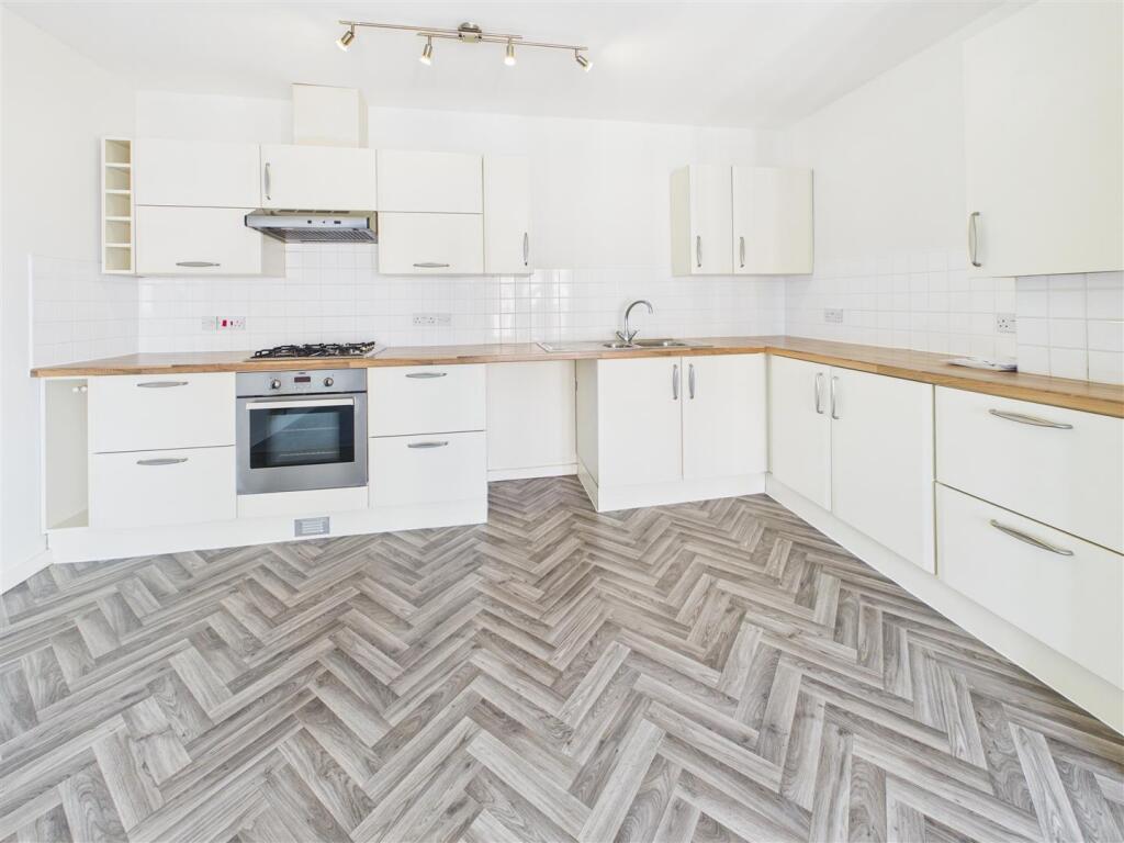 Charles Warren Close, Rugby photo 3