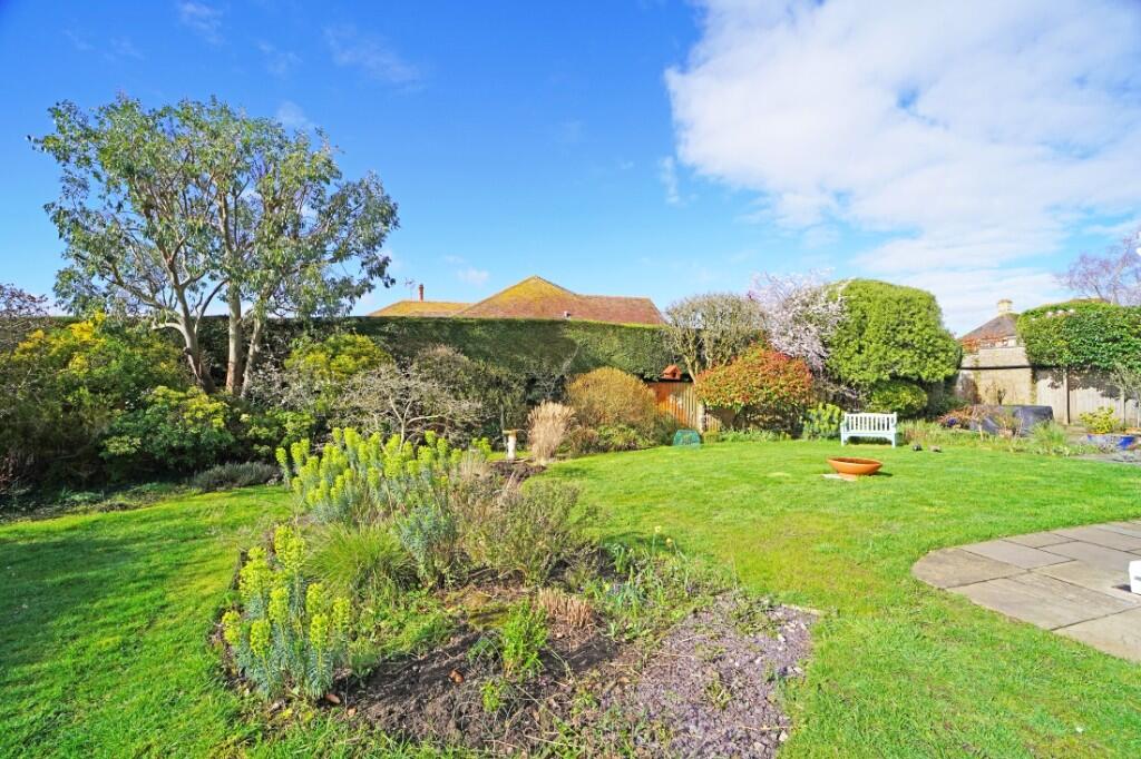 Westhill Close, Highworth, SN6 7BY photo 3