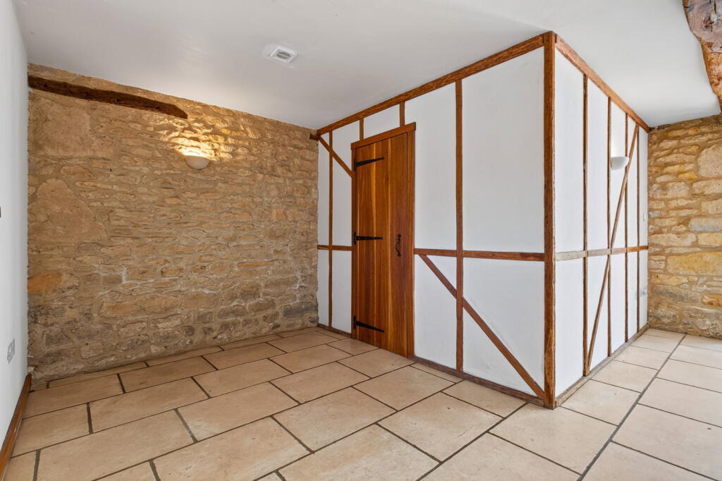 House in Barton Seagrave, North Northamptonshire - More