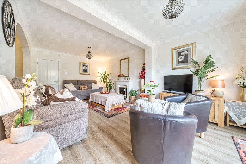Vernon Drive, Harefield, Uxbridge photo 4