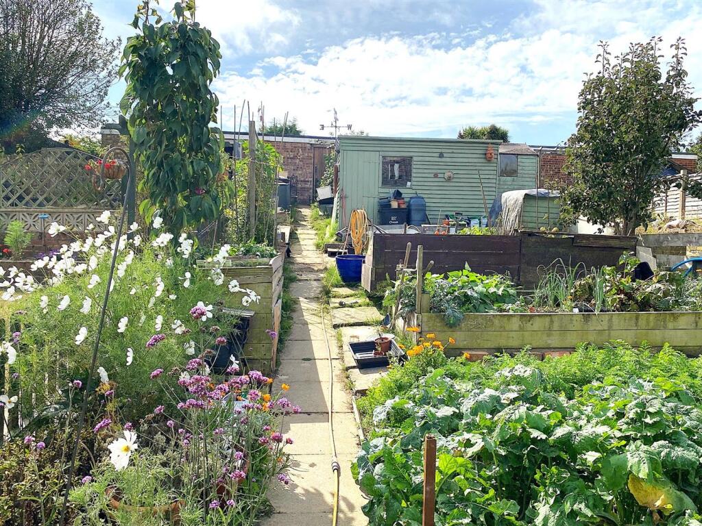 Lullington Close, Bexhill-On-Sea photo 2