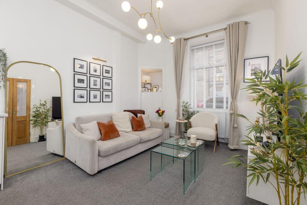 Apartment in Edinburgh, Leith Central - View 2