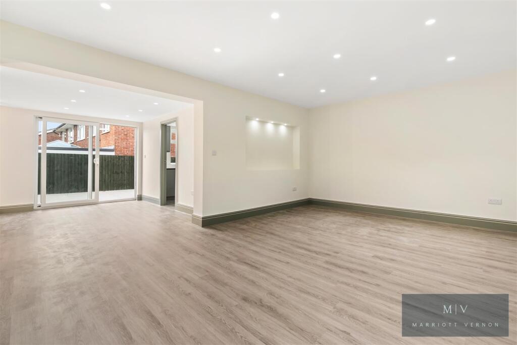 House in London, Beddington - View 2