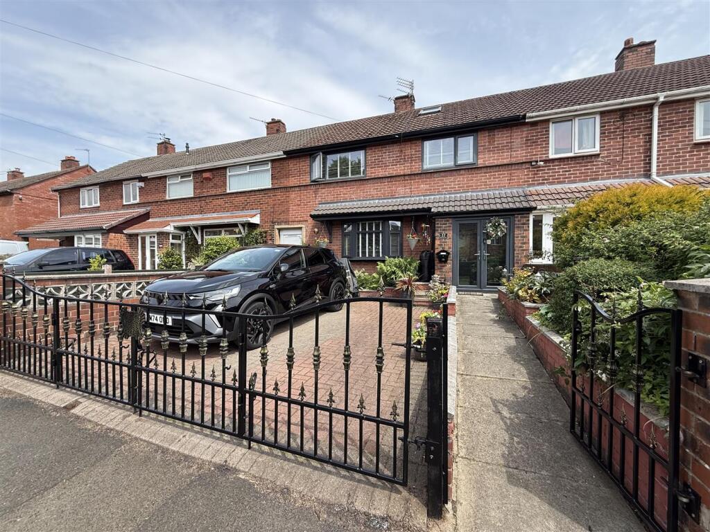 Main image of property: Reins Lee Road, Ashton-Under-Lyne