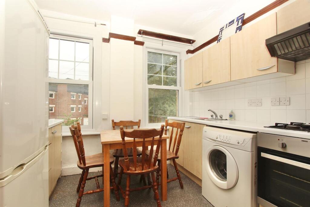 House in London - View 3