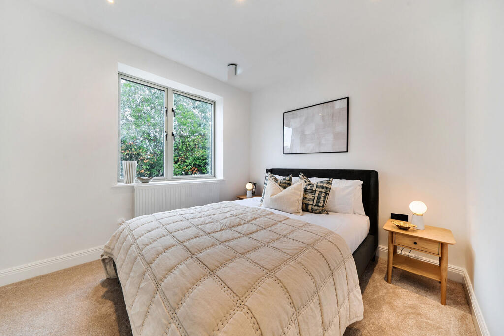 House in Twickenham - More
