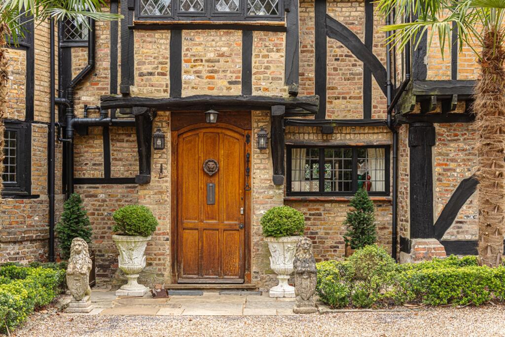Cheval Court Stud - View 4
