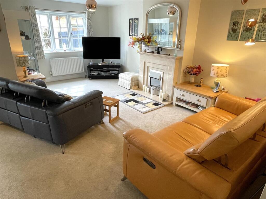 House in Cotswold, Bourton Chase, Bourton-on-the-Water - View 3