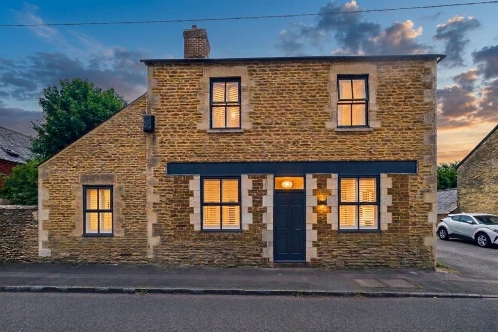 Main image of property: High Street, Croughton, NN13