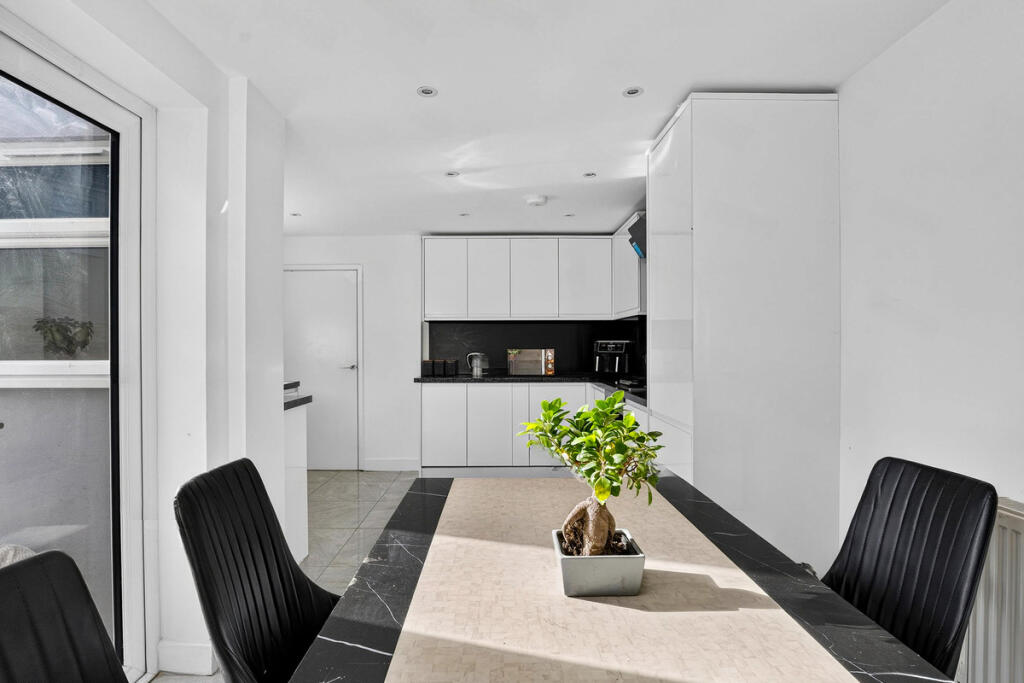 House in Redhill - View 5