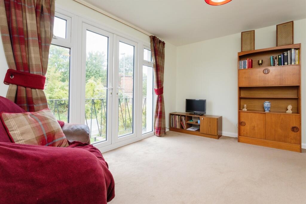 Apartment in Redhill - View 3