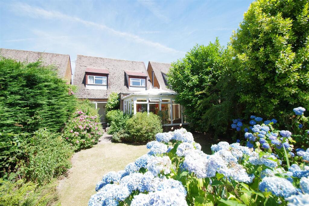 Main image of property: West Chiltern, Woodcote, Reading