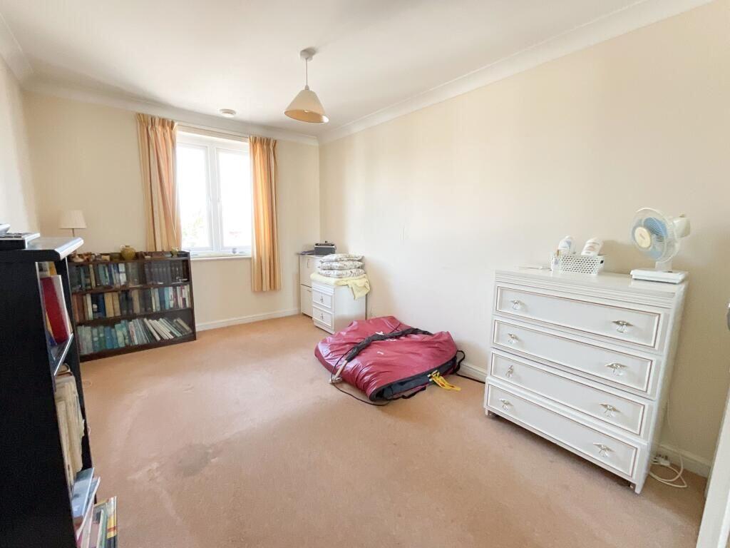 Apartment in Castle Point, Essex - View 5