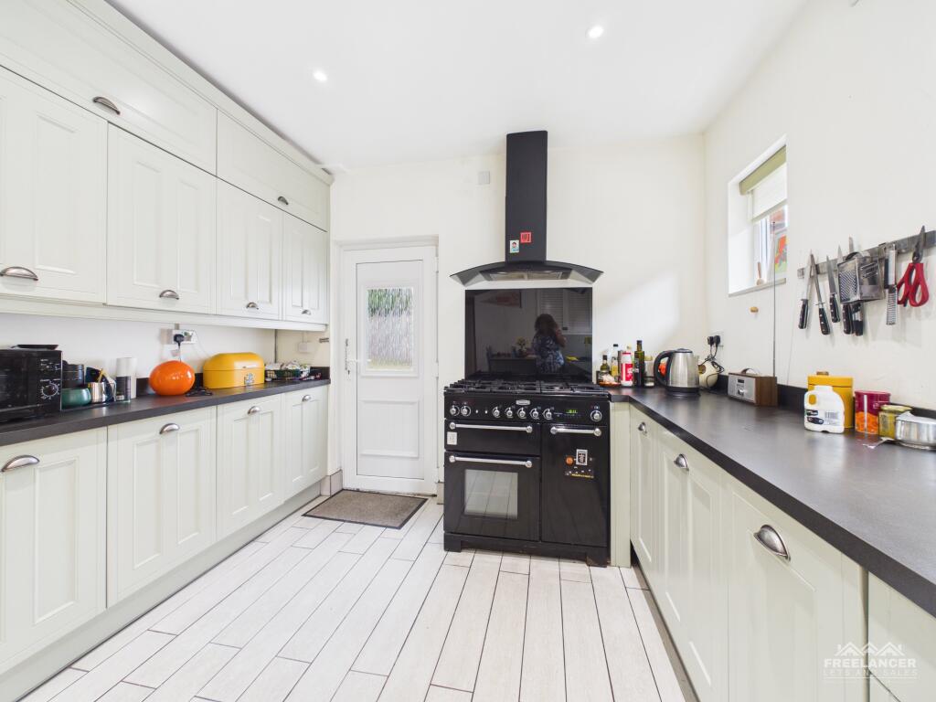 House in Newport, Abercarn - View 5