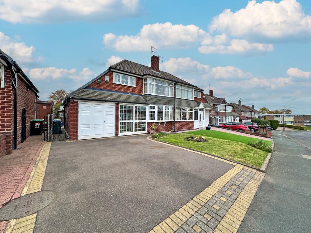 3-bed semi-detached on Greenacre Road, TIPTON, DY4 0AR, £300,000