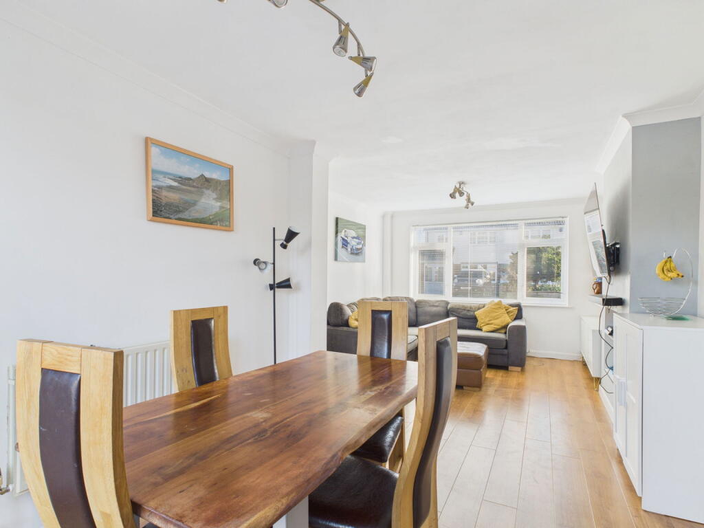Hawthorn Close, Takeley, Bishop's Stortford, CM22 6SD photo 3