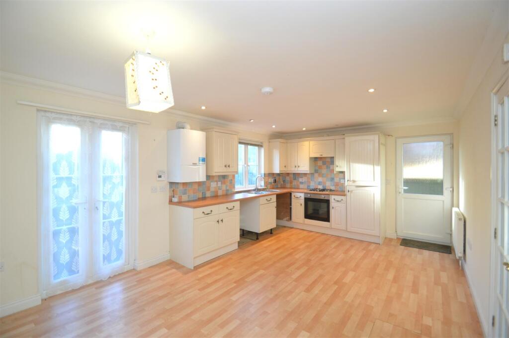 House in Newport - View 4