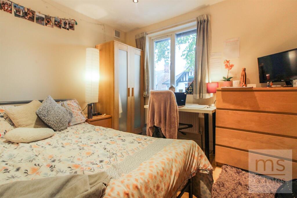 Main image of property: BILLS INCLUDED £145pppw Rolleston Drive, Lenton, Nottingham