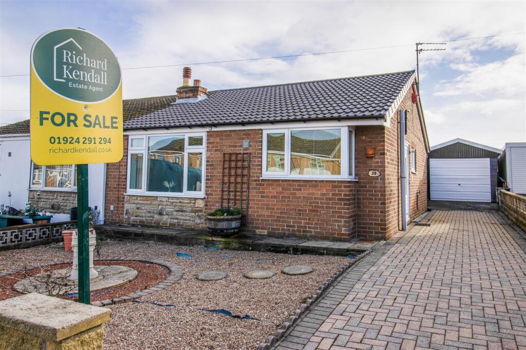 2-bed semi-detached on Pippins Green Avenue, Kirkhamgate, Wakefield, £225,000