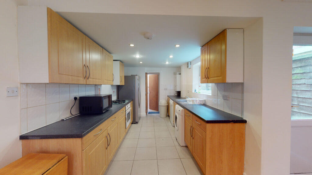 6 bedroom house for rent